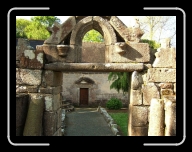 Bretagne6-004_5A_d9 * Eine kleine Kapelle mit typischem Enclos paroissial, Aber Wrac'h * 800 x 600 * (192KB)