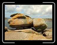 Bretagne7-007_8A_d0 * Picknickfelsen, Argenton * 800 x 600 * (151KB)